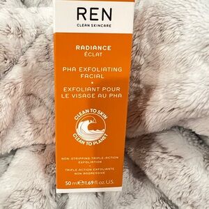 Radiance PHA Exfoliating Facial